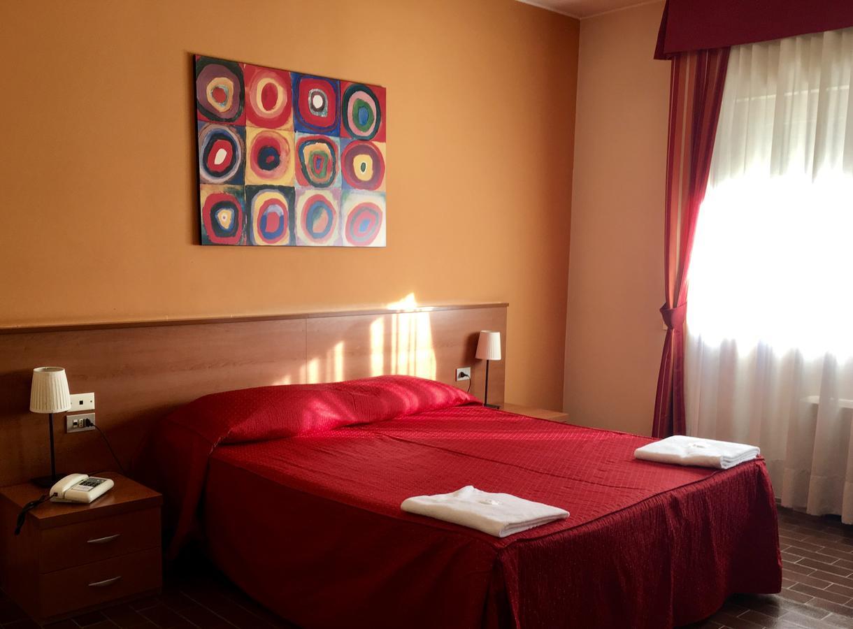 Hotel Forum Rozzano Exterior photo
